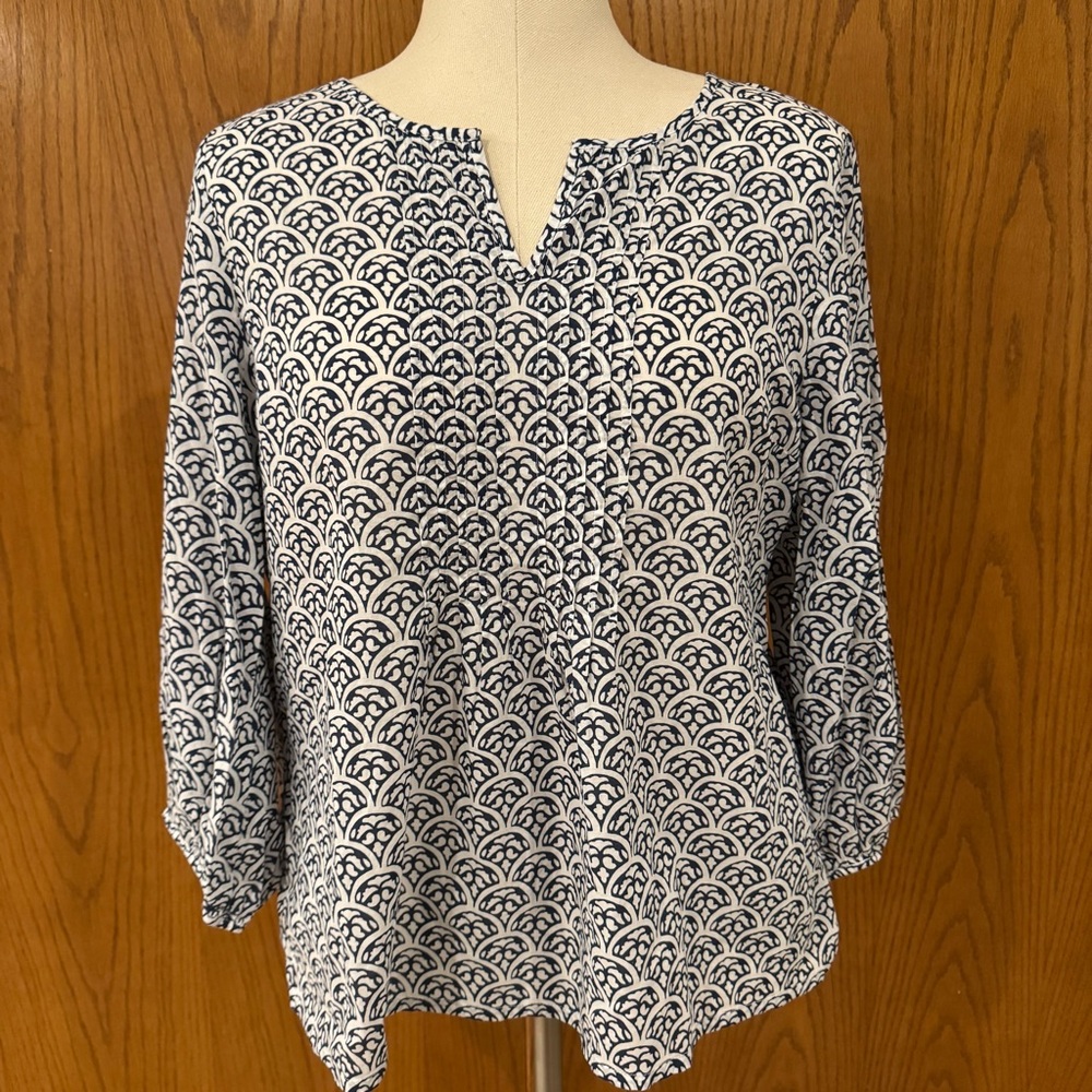 Talbots Navy White Scallop Print Pleated Front Back Long Sleeve Shirt Cotton